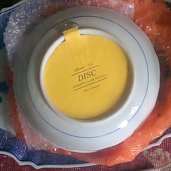 Andrea By Sadek Porcelain Blue White Chinoiserie Plate with English Hanger - Picture 4 of 5